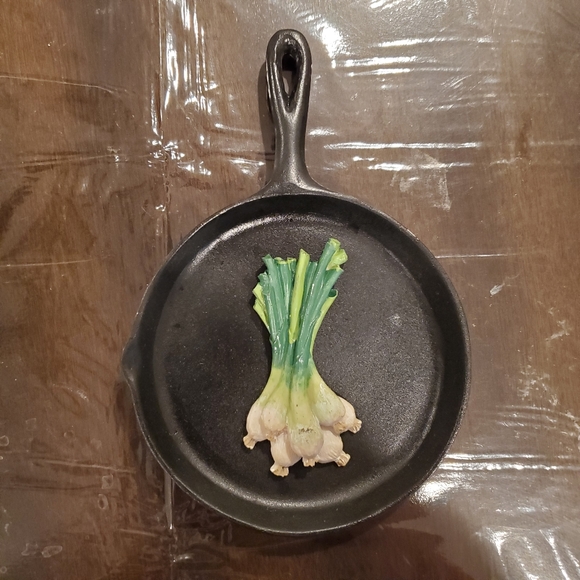 Green Onion Skillet Wall Hanging - Picture 1 of 6